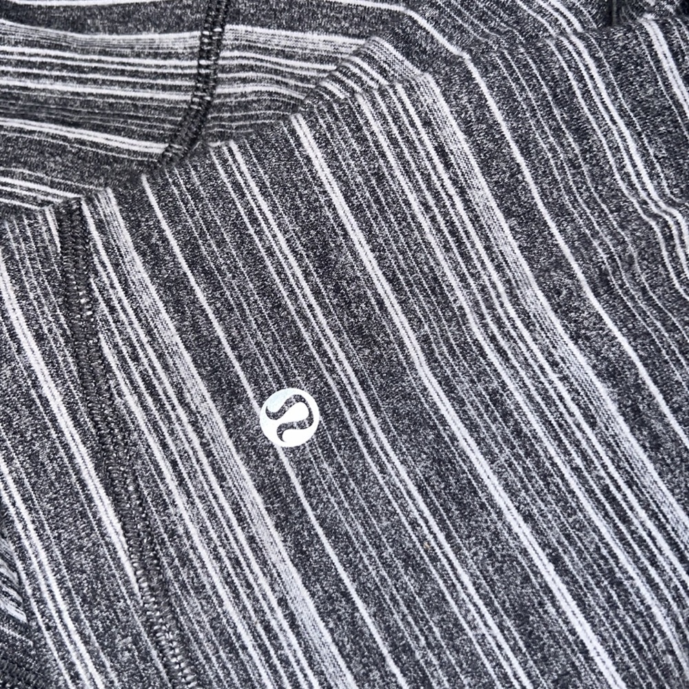❗️SOLD❗️Lululemon Womens size 6 Heathered Gray/White Striped Half Zip Sweatshirt - Picture 3 of 7